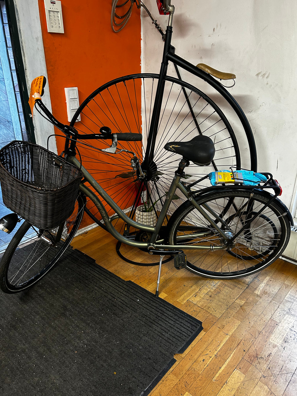 Damcykel med korg till bra pris i Lund