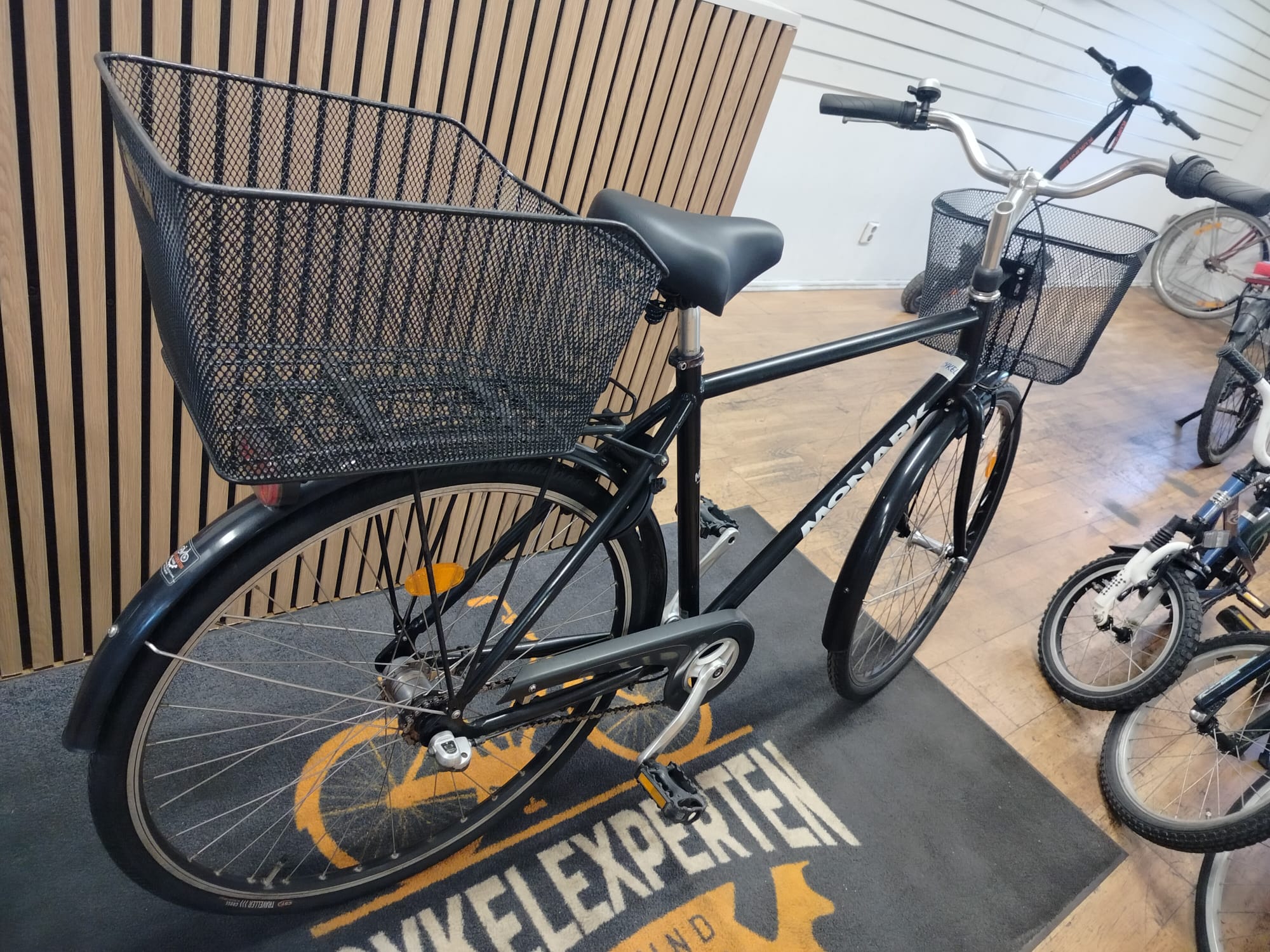 Ny servad och fullutrustad Monark herr